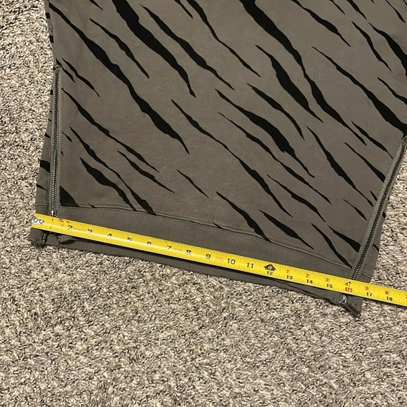 Rails Marlo Olive Flocked Tiger Print Sweatshirt Top Women’s S Textured Boho - Picture 6 of 16